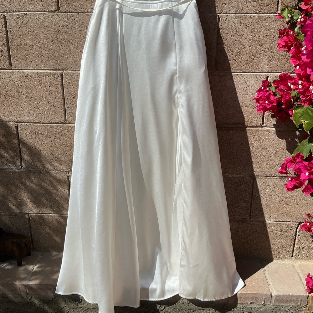 NWOT Lulu’s Greatest Hits Satin Off-the-Shoulder Wedding Maxi Dress Gown Large - Picture 9 of 15
